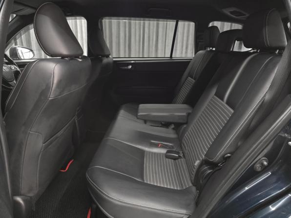 Toyota Corolla XI (E160 E170) Рестайлинг 2 с пробегом 2018 года, цена 1 190 000 рублей, 240000 км, универсал, Автокод Объявления