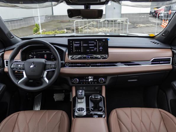 Mitsubishi Outlander IV Рестайлинг с пробегом 2025 года, цена 6 810 000 рублей, 15 км, внедорожник, Автокод Объявления