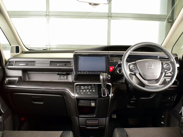 Honda Stepwgn V с пробегом 2016 года, цена 1 565 997 рублей, 203415 км, минивэн, Автокод Объявления