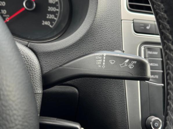 Volkswagen Polo V Рестайлинг с пробегом 2017 года, цена 1 290 000 рублей, 82410 км, седан, Автокод Объявления