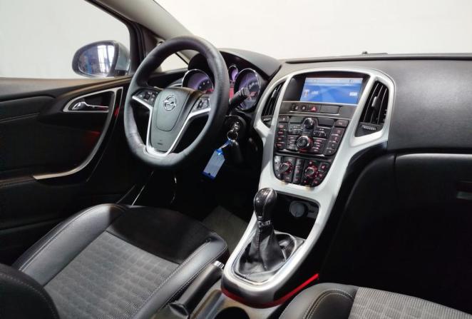 Opel Astra J Рестайлинг с пробегом 2012 года, цена 840 000 рублей, 260103 км, хэтчбек, Автокод Объявления