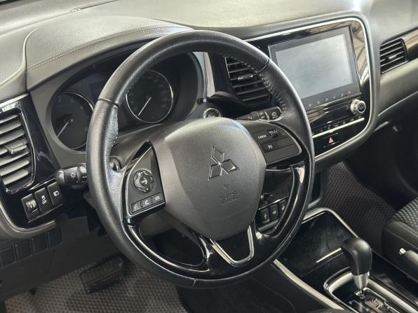 Mitsubishi Outlander III Рестайлинг 3 с пробегом 2021 года, цена 1 949 000 рублей, 164807 км, внедорожник, Автокод Объявления