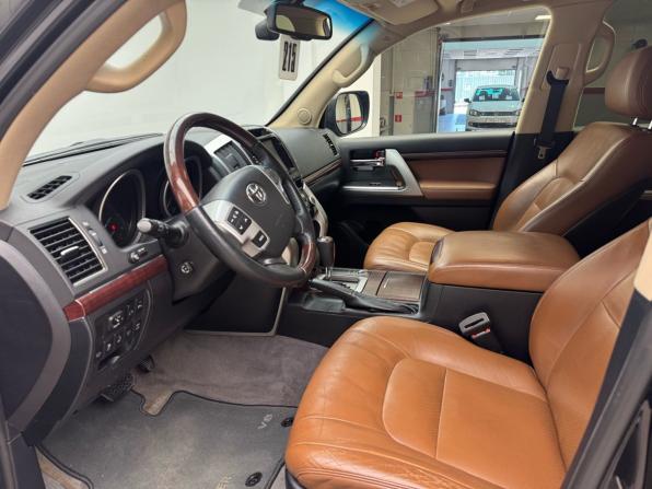 Toyota Land Cruiser 200 Series Рестайлинг 1 с пробегом 2014 года, цена 5 599 000 рублей, 180045 км, внедорожник, Автокод Объявления
