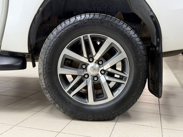 Toyota Hilux VIII с пробегом 2017 года, цена 3 850 000 рублей, 104724 км, offers.body_type.unknown, Автокод Объявления