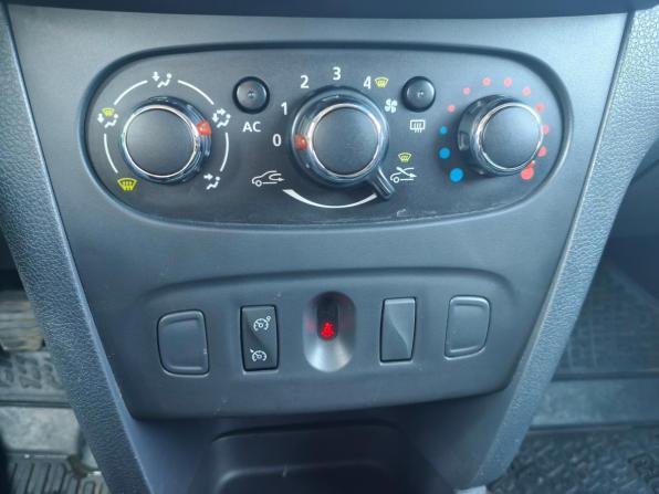 Renault Sandero II с пробегом 2015 года, цена 896 000 рублей, 118249 км, хэтчбек, Автокод Объявления