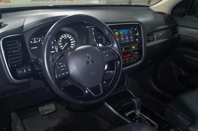 Mitsubishi Outlander III Рестайлинг 3 с пробегом 2020 года, цена 2 500 000 рублей, 81900 км, внедорожник, Автокод Объявления