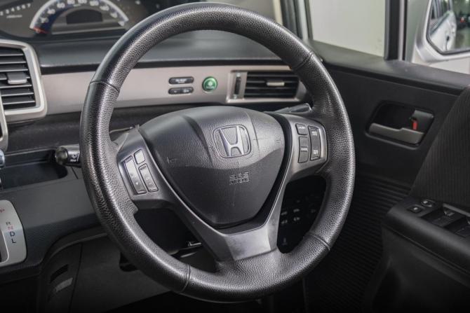 Honda Freed I Рестайлинг с пробегом 2012 года, цена 1 099 000 рублей, 194500 км, компактвэн, Автокод Объявления