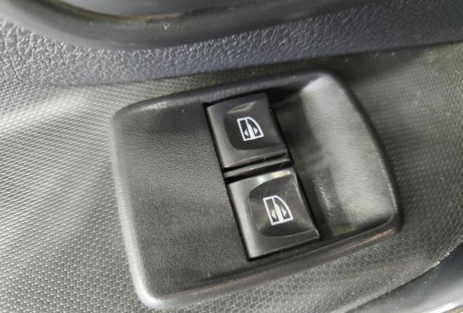 Renault Sandero II Рестайлинг с пробегом 2018 года, цена 919 000 рублей, 209225 км, хэтчбек, Автокод Объявления