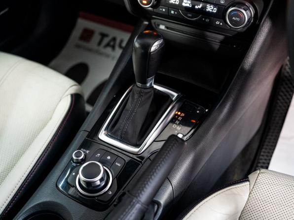 Mazda Axela III Рестайлинг с пробегом 2017 года, цена 1 330 000 рублей, 122069 км, хэтчбек, Автокод Объявления