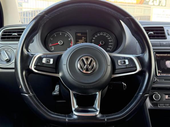 Volkswagen Polo V Рестайлинг с пробегом 2018 года, цена 1 110 000 рублей, 199991 км, седан, Автокод Объявления