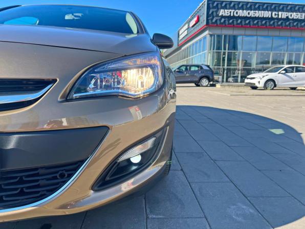 Opel Astra J Рестайлинг с пробегом 2014 года, цена 960 000 рублей, 129285 км, седан, Автокод Объявления