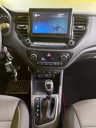 Hyundai Solaris II Рестайлинг с пробегом 2021 года, цена 1 699 000 рублей, 45000 км, седан, Автокод Объявления