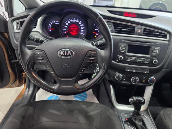 Kia Ceed II Рестайлинг с пробегом 2017 года, цена 1 449 000 рублей, 117924 км, универсал, Автокод Объявления