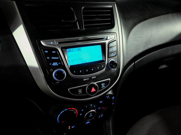 Hyundai Solaris I с пробегом 2013 года, цена 900 000 рублей, 107963 км, седан, Автокод Объявления