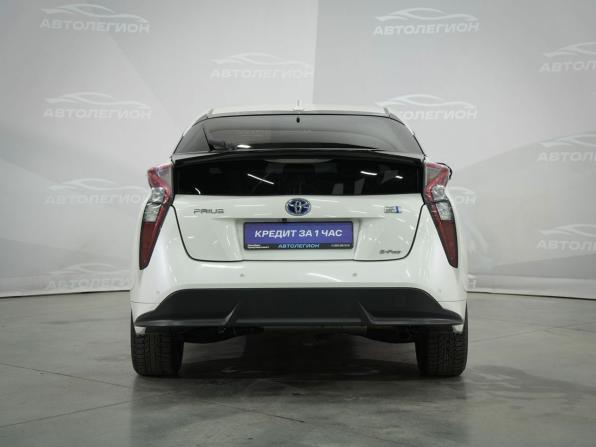 Toyota Prius IV (XW50) с пробегом 2017 года, цена 1 840 000 рублей, 140000 км, лифтбек, Автокод Объявления