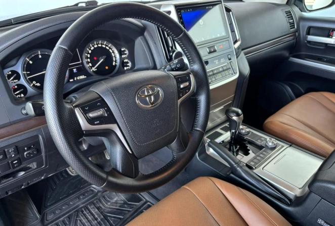 Toyota Land Cruiser 200 Series Рестайлинг 2 с пробегом 2018 года, цена 6 300 000 рублей, 212365 км, внедорожник, Автокод Объявления