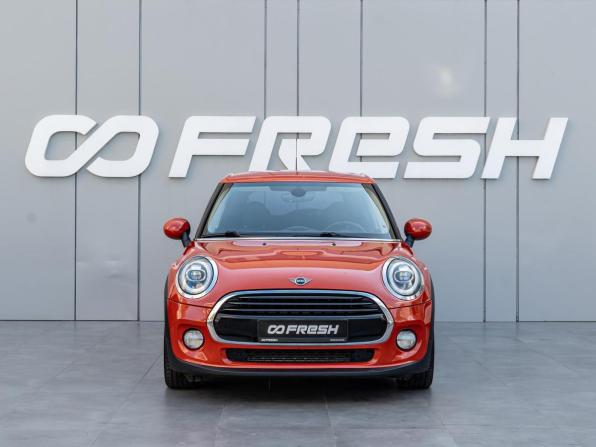 Mini Hatch III (F55/F56) Рестайлинг с пробегом 2019 года, цена 2 130 000 рублей, 79700 км, хэтчбек, Автокод Объявления