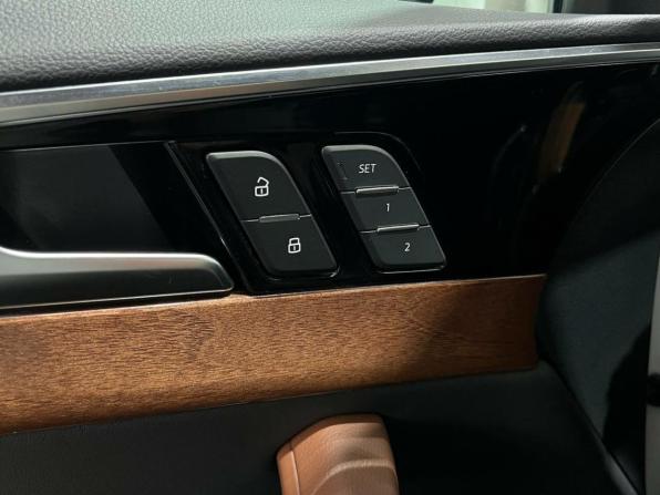 Audi A4 V (B9) Рестайлинг с пробегом 2022 года, цена 3 100 000 рублей, 48000 км, седан, Автокод Объявления