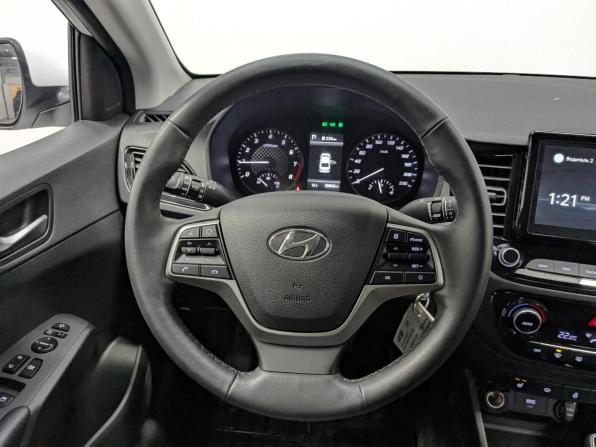 Hyundai Solaris II Рестайлинг с пробегом 2021 года, цена 1 615 000 рублей, 38798 км, седан, Автокод Объявления