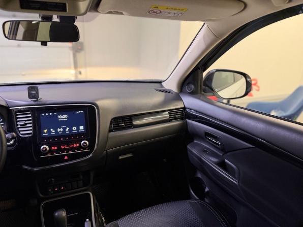 Mitsubishi Outlander III Рестайлинг 3 с пробегом 2021 года, цена 2 499 000 рублей, 46125 км, внедорожник, Автокод Объявления