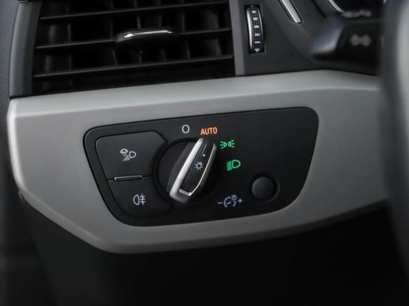 Audi A4 V (B9) Рестайлинг с пробегом 2020 года, цена 2 500 999 рублей, 136248 км, седан, Автокод Объявления