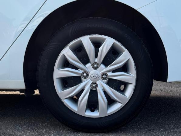 Hyundai Solaris II с пробегом 2019 года, цена 1 353 300 рублей, 128653 км, седан, Автокод Объявления