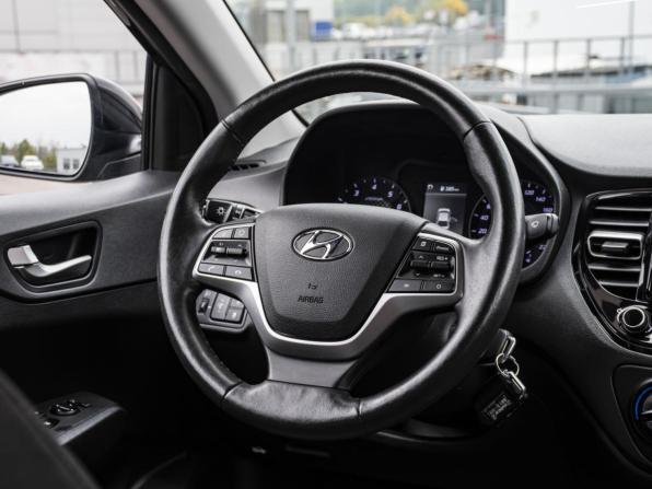 Hyundai Solaris II Рестайлинг с пробегом 2021 года, цена 1 588 000 рублей, 68364 км, седан, Автокод Объявления