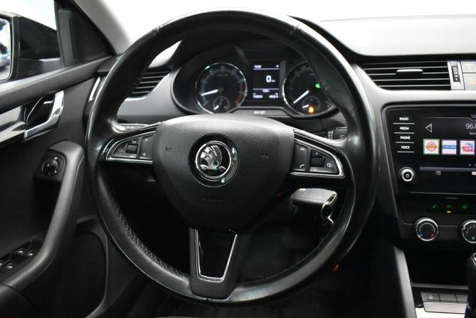 Skoda Octavia III (A7) Рестайлинг с пробегом 2017 года, цена 1 750 000 рублей, 159615 км, лифтбек, Автокод Объявления