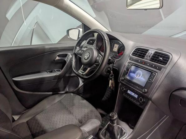 Volkswagen Polo V Рестайлинг с пробегом 2018 года, цена 1 200 000 рублей, 131089 км, седан, Автокод Объявления