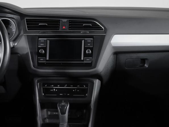 Volkswagen Tiguan II Рестайлинг с пробегом 2021 года, цена 2 680 000 рублей, 39900 км, внедорожник, Автокод Объявления