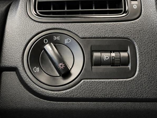 Volkswagen Polo V Рестайлинг с пробегом 2018 года, цена 1 347 000 рублей, 100059 км, седан, Автокод Объявления