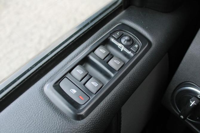 Land Rover Discovery IV с пробегом 2013 года, цена 1 750 000 рублей, 346000 км, внедорожник, Автокод Объявления