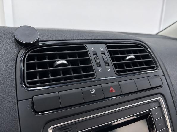 Volkswagen Polo V Рестайлинг с пробегом 2018 года, цена 1 049 000 рублей, 98020 км, седан, Автокод Объявления
