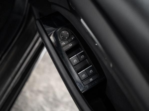Mazda 3 IV (BP) с пробегом 2021 года, цена 1 630 000 рублей, 83126 км, хэтчбек, Автокод Объявления