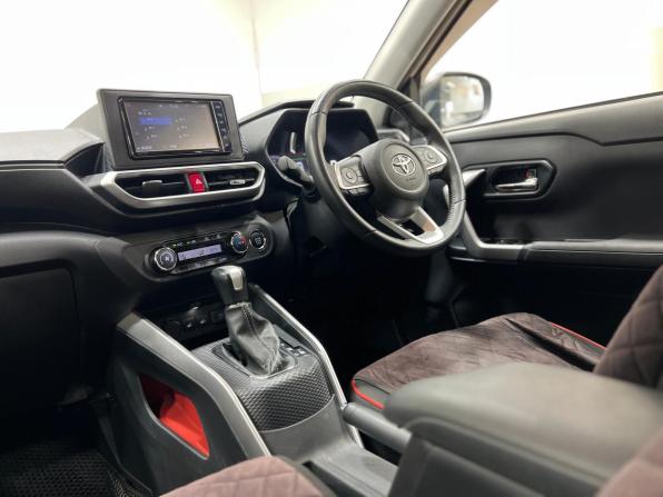 Toyota Raize I с пробегом 2019 года, цена 1 640 000 рублей, 54692 км, внедорожник, Автокод Объявления