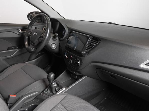 Hyundai Solaris II с пробегом 2019 года, цена 1 294 700 рублей, 137500 км, седан, Автокод Объявления