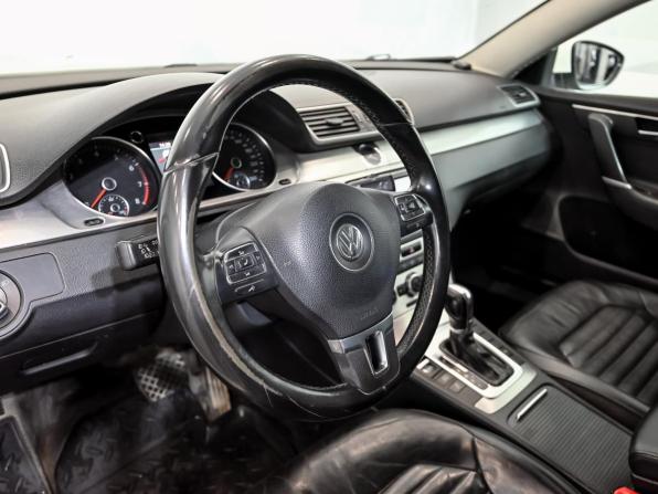 Volkswagen Passat B7 с пробегом 2012 года, цена 1 000 000 рублей, 303191 км, седан, Автокод Объявления