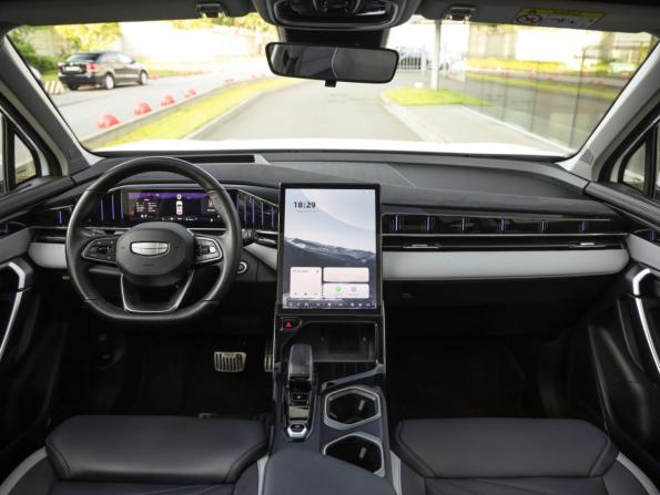 Geely Atlas II с пробегом 2023 года, цена 2 646 000 рублей, 44384 км, внедорожник, Автокод Объявления