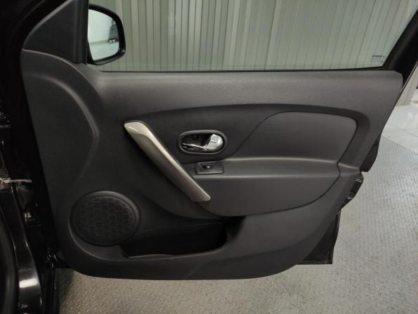 Renault Sandero II с пробегом 2015 года, цена 949 000 рублей, 131610 км, хэтчбек, Автокод Объявления