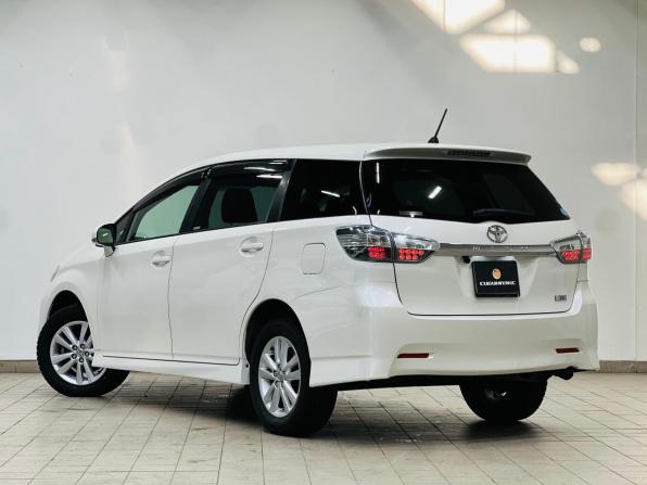 Toyota Wish II Рестайлинг с пробегом 2013 года, цена 1 399 000 рублей, 139962 км, минивэн, Автокод Объявления
