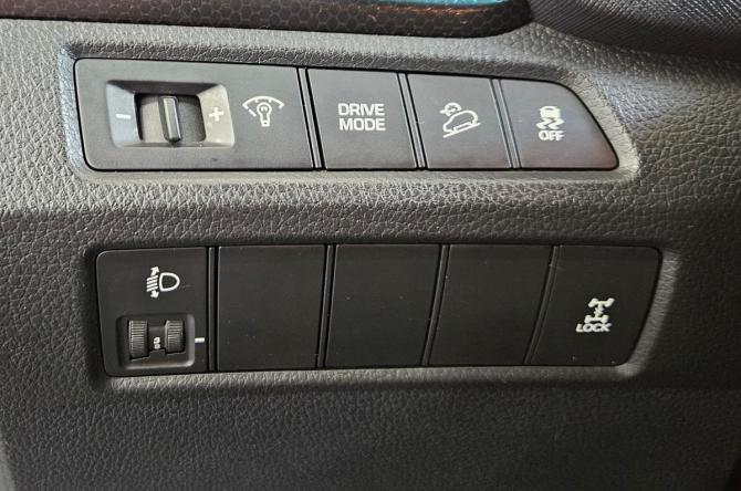 Hyundai Santa Fe III Рестайлинг с пробегом 2016 года, цена 1 999 000 рублей, 140355 км, внедорожник, Автокод Объявления