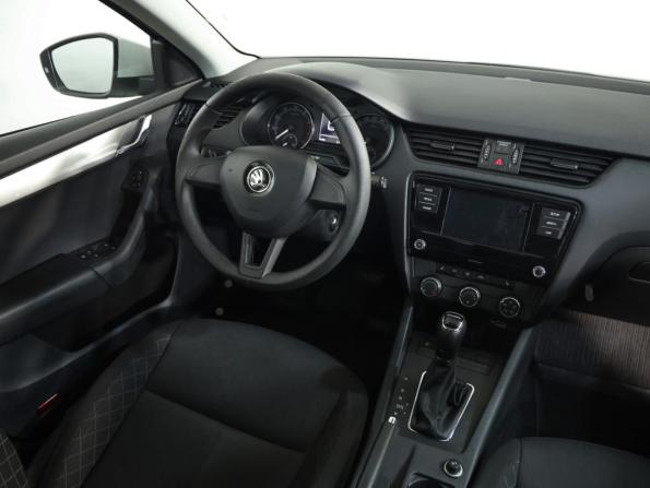 Skoda Octavia III (A7) Рестайлинг с пробегом 2019 года, цена 1 556 000 рублей, 74702 км, лифтбек, Автокод Объявления