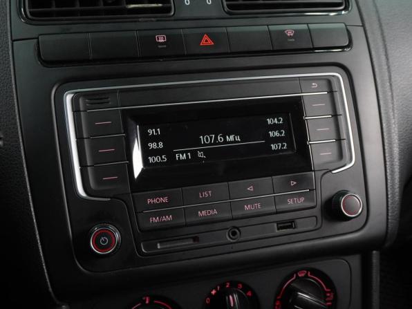 Volkswagen Polo V Рестайлинг с пробегом 2019 года, цена 1 166 000 рублей, 82388 км, седан, Автокод Объявления