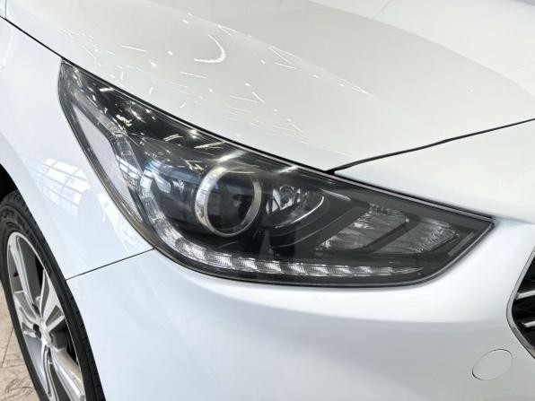 Hyundai Solaris II с пробегом 2017 года, цена 1 345 000 рублей, 163250 км, седан, Автокод Объявления