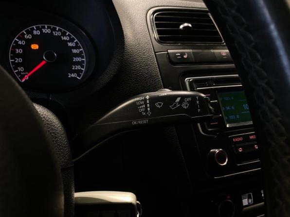 Volkswagen Polo V с пробегом 2015 года, цена 950 000 рублей, 136589 км, седан, Автокод Объявления