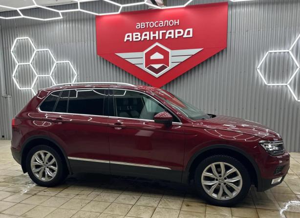 Volkswagen Tiguan II с пробегом 2017 года, цена 2 253 000 рублей, 196666 км, внедорожник, Автокод Объявления
