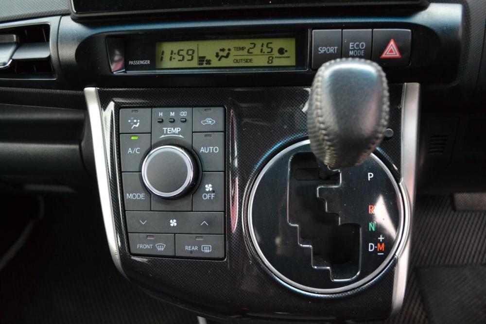 Toyota Wish II Рестайлинг Старый Оскол  - изображение 15