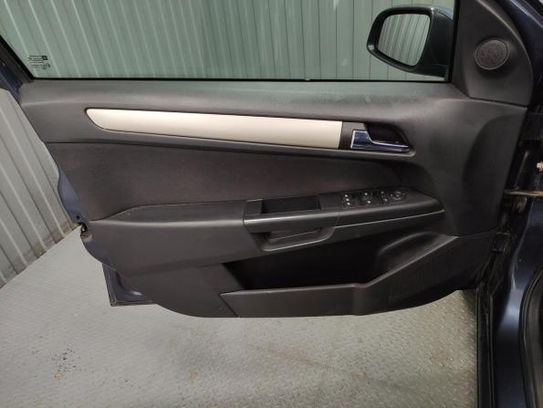 Opel Astra H Рестайлинг с пробегом 2008 года, цена 445 000 рублей, 203922 км, седан, Автокод Объявления