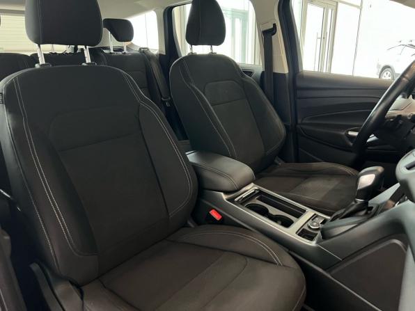 Ford Kuga II Рестайлинг с пробегом 2017 года, цена 1 640 000 рублей, 140057 км, внедорожник, Автокод Объявления