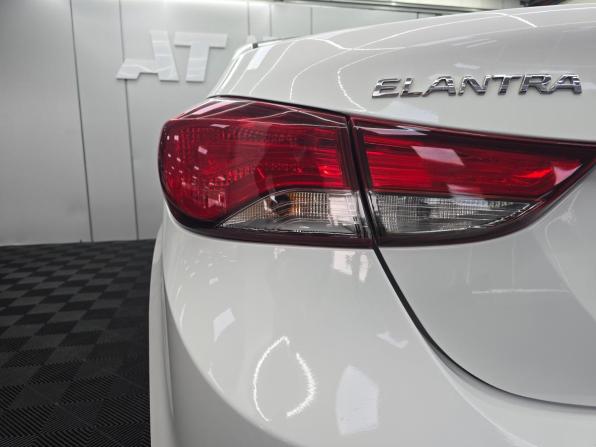 Hyundai Elantra V (MD) Рестайлинг с пробегом 2015 года, цена 1 299 000 рублей, 182169 км, седан, Автокод Объявления
